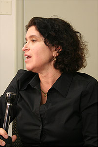 Jennifer Kaplan speaks at Bethesda Green.